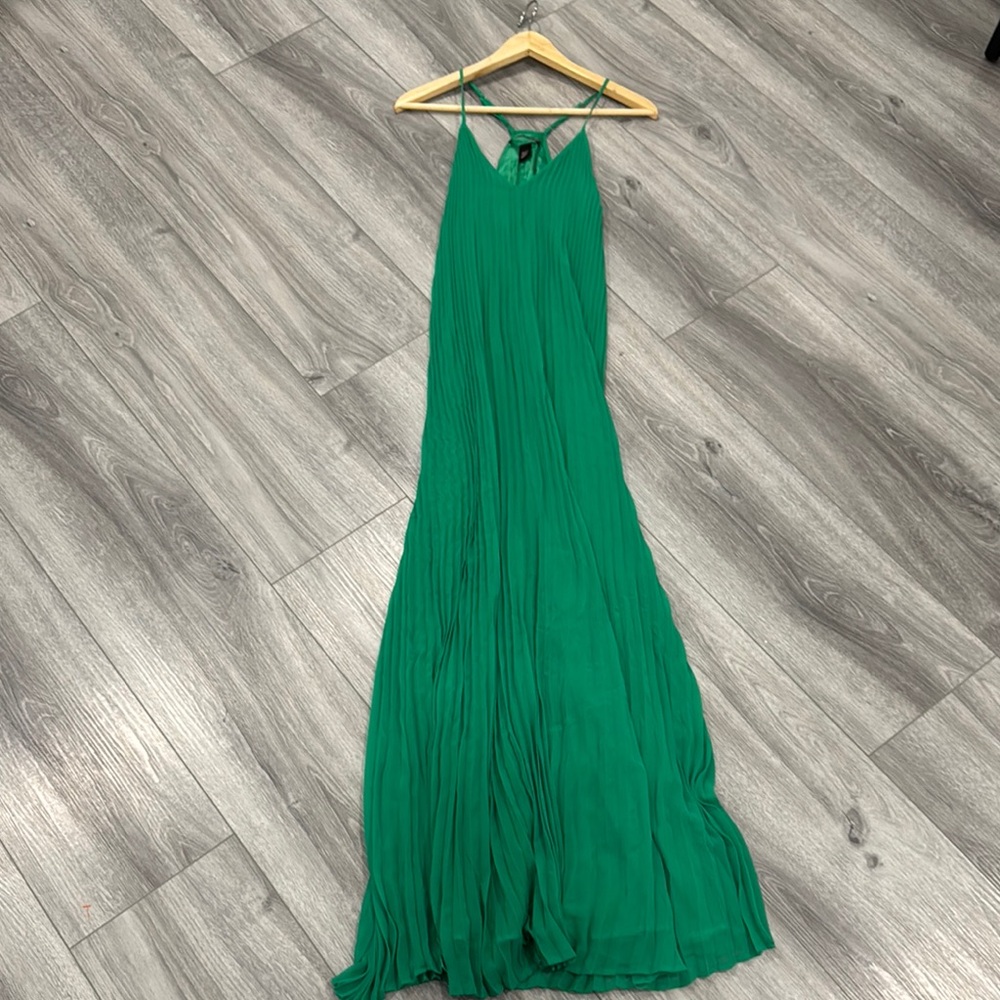 Elegant Green Pleated Dress